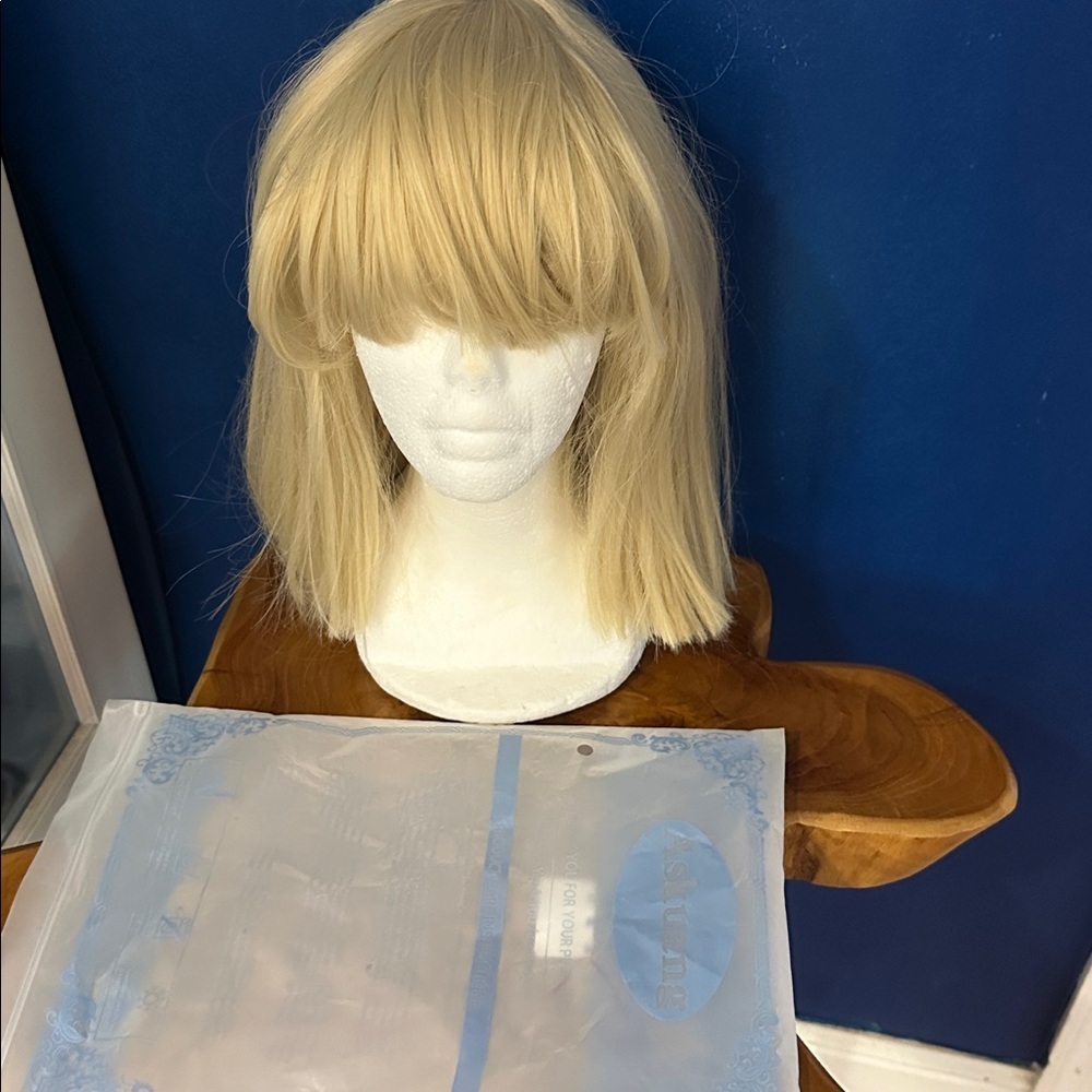 New in Bag Womenโ Askuang Short Blond Bob Cosplay Party Hair Wig